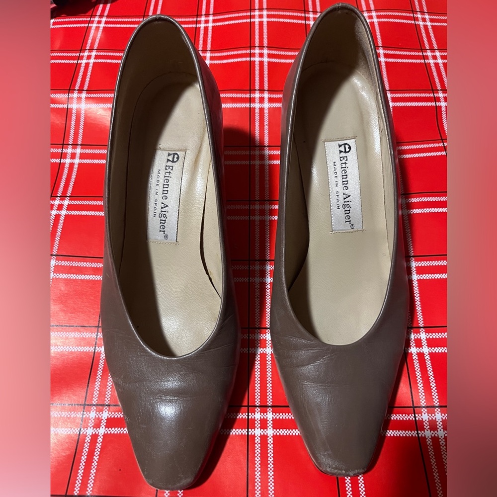 Vintage 8M Etienne Aigner Seville Taupe Heels